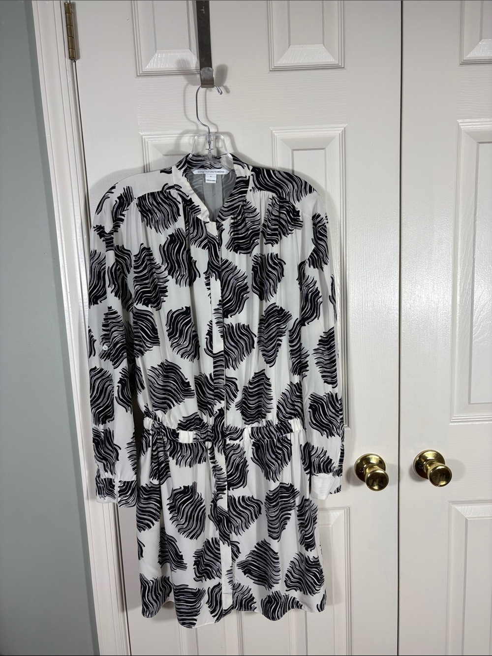 Diane Von Furstenberg Silk Black & White Abstract Zebra printLong-Sleeve Dress 4